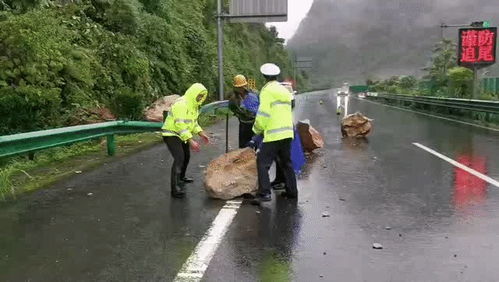广西多地遭遇特大暴雨，河流水位猛涨，多地启动应急响应